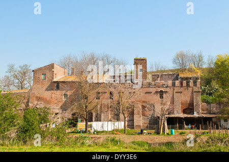 Casale della Vaccareccia, eine alte Festung und jetzt Arbeitsbauernhof im Park des Caffarella, Rom, Italien Stockfoto