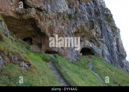 Die Inchnadamph Knochen Höhlen an den unteren Hängen des Beinn ein Fhuarain, Allt Nan Uamh, Assynt, Sutherland nördlichen Schottland, Vereinigtes Königreich Stockfoto