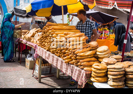 Französische und marokkanische Brot für Verkauf in den Märkten Stockfoto