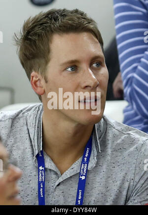 London, UK. 27. April 2014. Dustin Lance Black blickt auf von der Tribüne während Herren 10M Plattform des FINA/NVC Diving World Series 2014 bei London Aquatics Centre in London, Großbritannien 27. April 2014. Bildnachweis: Xinhua/Alamy Live-Nachrichten Stockfoto