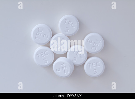 -Tabletten Tylenol 3 (Paracetamol und Codein, co-Codamols), ein verschriebene Medikamente verwendet, um leichte bis mäßige Schmerzen zu lindern. Stockfoto