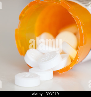 -Tabletten Tylenol 3 (Paracetamol und Codein, co-Codamols), ein verschriebene Medikamente verwendet, um leichte bis mäßige Schmerzen zu lindern. Stockfoto