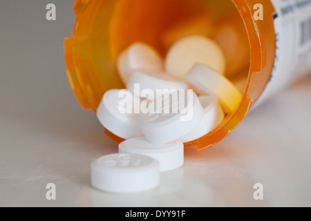 -Tabletten Tylenol 3 (Paracetamol und Codein, co-Codamols), ein verschriebene Medikamente verwendet, um leichte bis mäßige Schmerzen zu lindern. Stockfoto