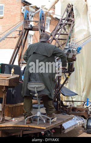 Puppenspieler arbeiten 20ft-Marionette der Lady Godiva Spaziergänge durch die Gassen in Stratford-upon-Avon Stockfoto