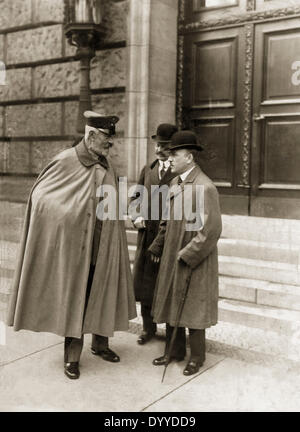 Theobald von Bethmann-Hollweg sprechen, Gottlieb von Jagow und Arthur Zimmermann, 1916 Stockfoto