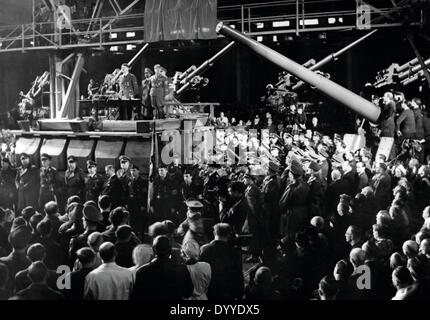 Adolf Hitler spricht in einer Berliner Bewaffnung Fabrik, 1942 Stockfoto