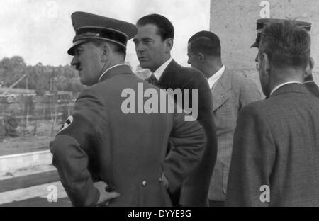 Adolf Hitler mit Albert Speer auf dem Rallye-Gelände in Nürnberg, 1937 Stockfoto