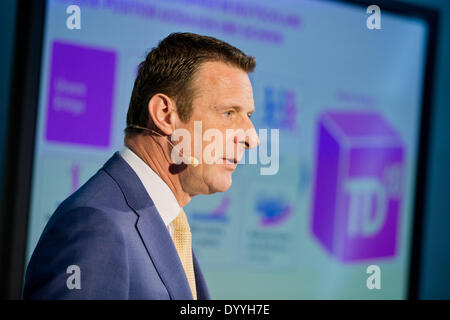 Bonn, Deutschland. 28. April 2014. Niek Jan van Damme, Managing Director der Deutschen Telekom in Deutschland, spricht über das künftige Geschäft der Deutschen Telekom auf dem deutschen Markt in Bonn, Deutschland, 28. April 2014. Foto: ROLF VENNENBERND/Dpa/Alamy Live News Stockfoto