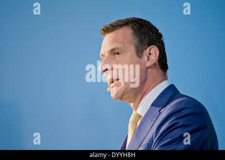 Bonn, Deutschland. 28. April 2014. Niek Jan van Damme, Managing Director der Deutschen Telekom in Deutschland, spricht über das künftige Geschäft der Deutschen Telekom auf dem deutschen Markt in Bonn, Deutschland, 28. April 2014. Foto: ROLF VENNENBERND/Dpa/Alamy Live News Stockfoto