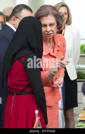 Madrid, Spanien. 26. April 2014. Königin Sofia von Spanien besucht "International Association of Diplomats in Spanien" Charity Kermes Einweihung am 26. April 2014 in Madrid, Spanien. / Picture Alliance © Dpa/Alamy Live-Nachrichten Stockfoto