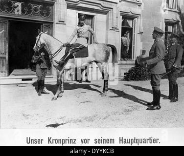 Kronprinz Wilhelm von Preußen vor seinem Hauptquartier, 1914 Stockfoto