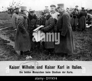 Kaiser Wilhelm II. und Kaiser Karl Besuche ich vorne, 1917 Stockfoto