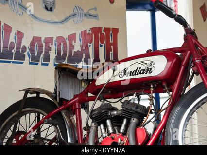 Oldtimer Indian Motorrad. Klassische amerikanische Motorrad. Fahrrad auf Wall of Death Show verwendet Stockfoto