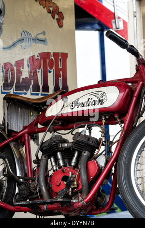 Oldtimer Indian Motorrad. Klassische amerikanische Motorrad. Fahrrad auf Wall of Death Show verwendet Stockfoto