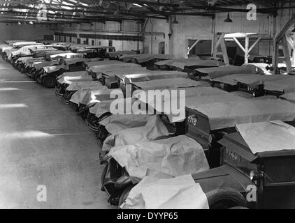 Blick auf einen überdachten Parkplatz in Niederschoeneweide während der großen Depression Stockfoto