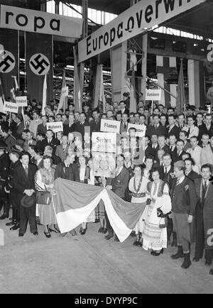 Propaganda-Rallye mit Zwangsarbeiterinnen und Zwangsarbeiter in Berlin, 1943 Stockfoto