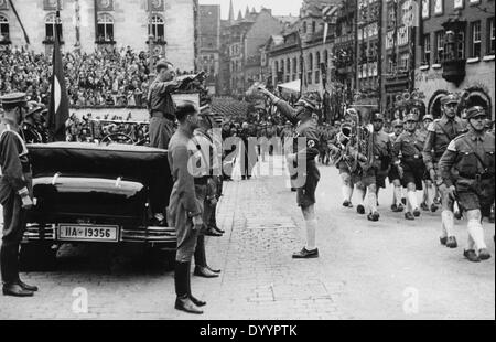 Hitler grüsst SA-Männer in Nürnberg "Ralley des Sieges", 1933 Stockfoto