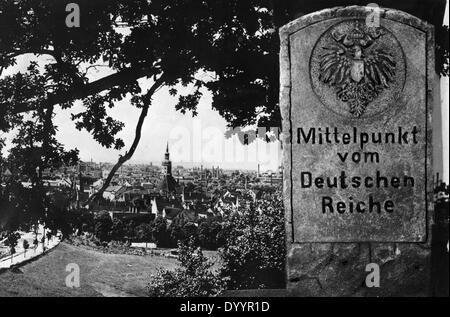 Ein Gedenkstein markiert das geographische Zentrum des Deutschen Reiches, 1932 Stockfoto