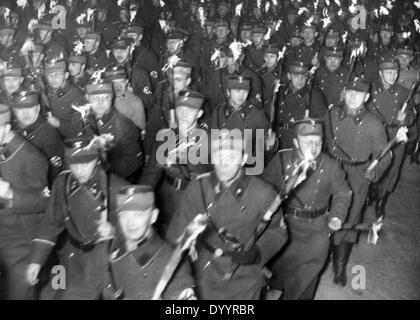 SA-Männer in der Fackelzug in Berlin, 1933 Stockfoto