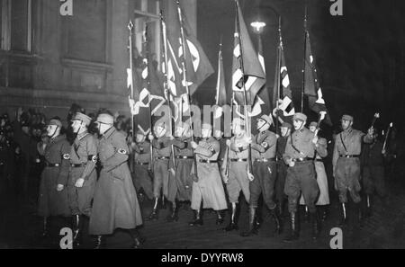 Fackelzug für Hitlers Übernahme von SS, SA und Stahlhelm in Berlin, 1933 Stockfoto