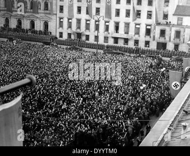 Massenhafte Begeisterung in Berlin nach dem Anschluss Österreichs 1938 Stockfoto