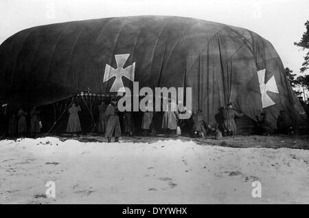 Aufblasen eines deutschen Ballons, 1917 Stockfoto