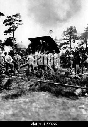 Deutsche Artillerie Feuer schweren Mörser, 1914 Stockfoto