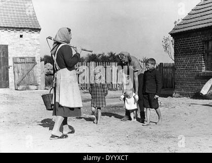 Deutsche evakuierten besiedeln die so genannte "Reichsgau Wartheland", 1941 Stockfoto