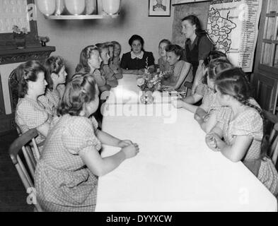 BDM Landdienst (Land Service) Camp im Warthegau, 1941 Stockfoto