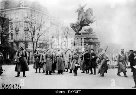 Russische Truppen an Sobieski Denkmal in Lemberg, 1914 Stockfoto