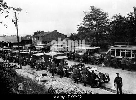 Rettungswagen des Deutschen Roten Kreuzes im ersten Weltkrieg, 1915 Stockfoto