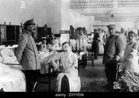 Deutsche Soldaten in einem Lazarett an der Westfront, 1914-18 Stockfoto