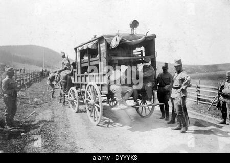 Transport von verwundeten Soldaten auf dem Balkan Front, 1916 Stockfoto