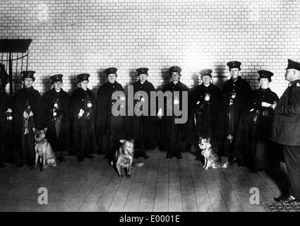 Weibliche Nachtwächter während des ersten Weltkrieges Stockfoto