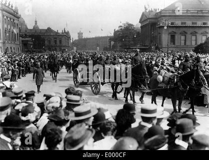 Militärparade mit Kriegsbeute, 1914 Stockfoto