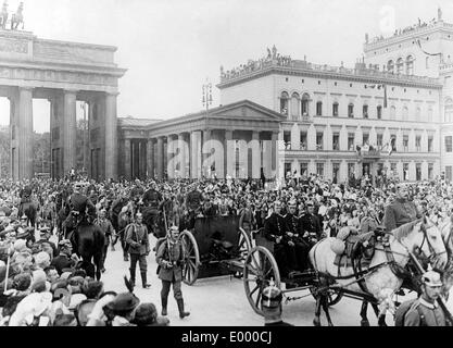 Militärparade mit Kriegsbeute, 1914 Stockfoto