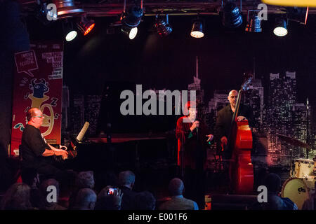 Turin, Italien. 27. April 2014. Das Jimmy Cobb italienische Trio mit der Sängerin Sheila Jordan, spielte live im Jazz Club, während die Turin jazz Festival 2014. Bildnachweis: Elena Aquila / Pazifik Presse/Alamy Live News Stockfoto