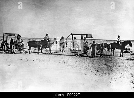 Eisenbahnwaggons gezogen mit Maultieren in Mesopotamien, 1916 Stockfoto