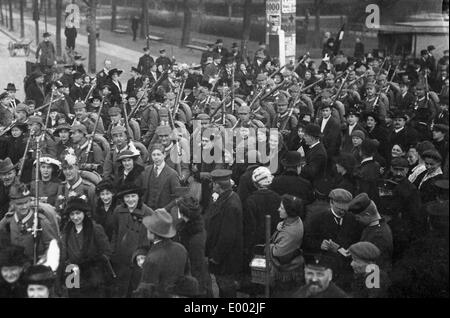 Abfahrt von Berlin Freiwilligen, 1914 Stockfoto