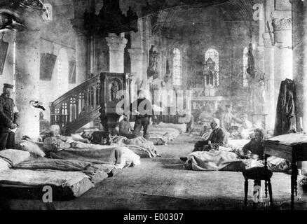 Verletzte deutsche Soldaten in einer Kirche an der Westfront 1914 Stockfoto