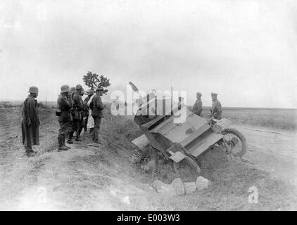 Russische gepanzerte Autowrack in Ostgalizien, 1917 Stockfoto