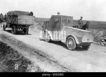 Transport von Gefangenen russische gepanzerte Fahrzeuge, 1917 Stockfoto