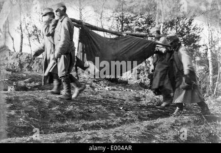 Transport von gefallenen, 1914 Stockfoto