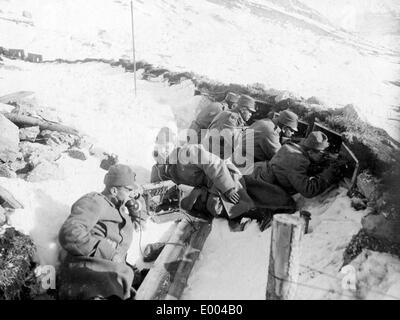 Austro-ungarischen Soldaten in einem Graben, 1916 Stockfoto