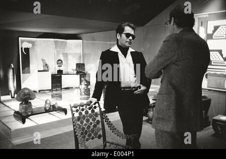 Karl Lagerfeld in seiner Wohnung, 1972 Stockfoto