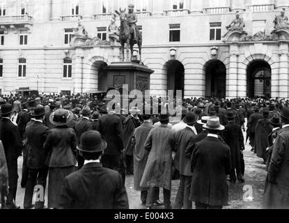 Ansammlung vor das Kriegsministerium 1914 Stockfoto