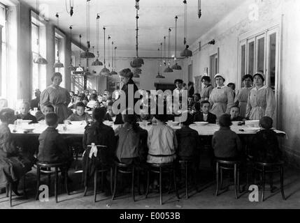 Catering des österreichischen Kriegskinder, 1915 Stockfoto