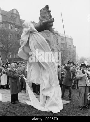 Enthüllung des Bayerischen Löwen in Berlin, 1958 Stockfoto