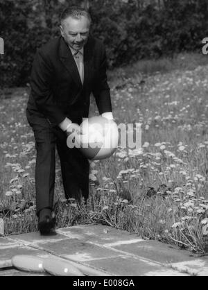 Erich Kästner, 1964 Stockfoto