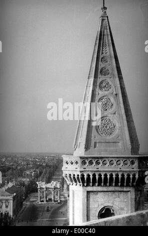 Ludwigskirche und Siegestor in München Stockfoto